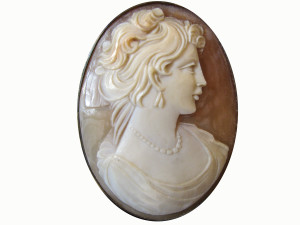 Profilo-di-doonna-i-conchiglia