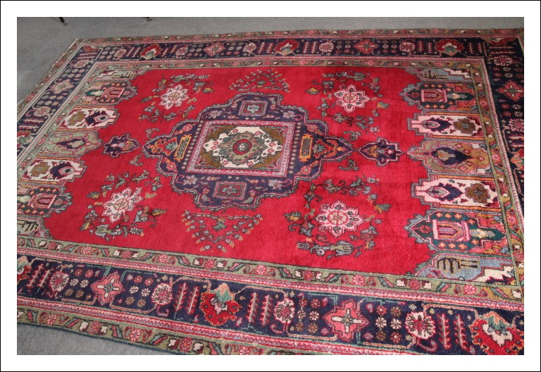 Tappeto Persiano Ottima fattura Tabriz epoca 900. Annodato a mano fondo rosso e motivi geometrici cm