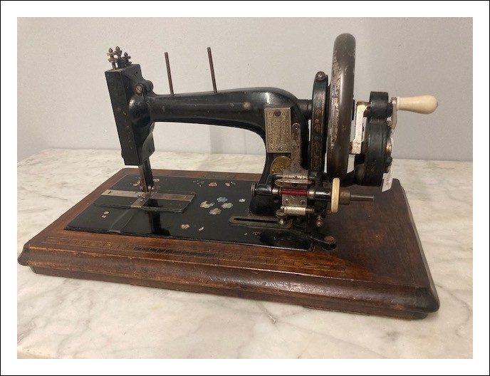Antica macchina da cucire fine 800 da tavolo restaurata ! con madreperla  Borgheri Livorno 